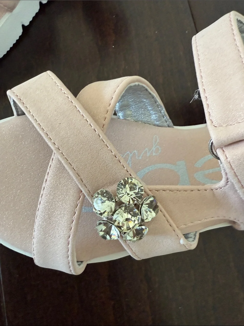 NWOT Toddler Girls Bebe Pink Crystal Flower Cross-Strap Sandals